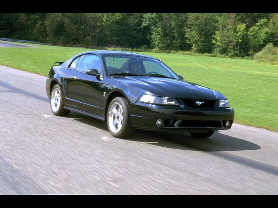  Ford Mustang SVT Cobra 2001 года  (фото 6 из 15)